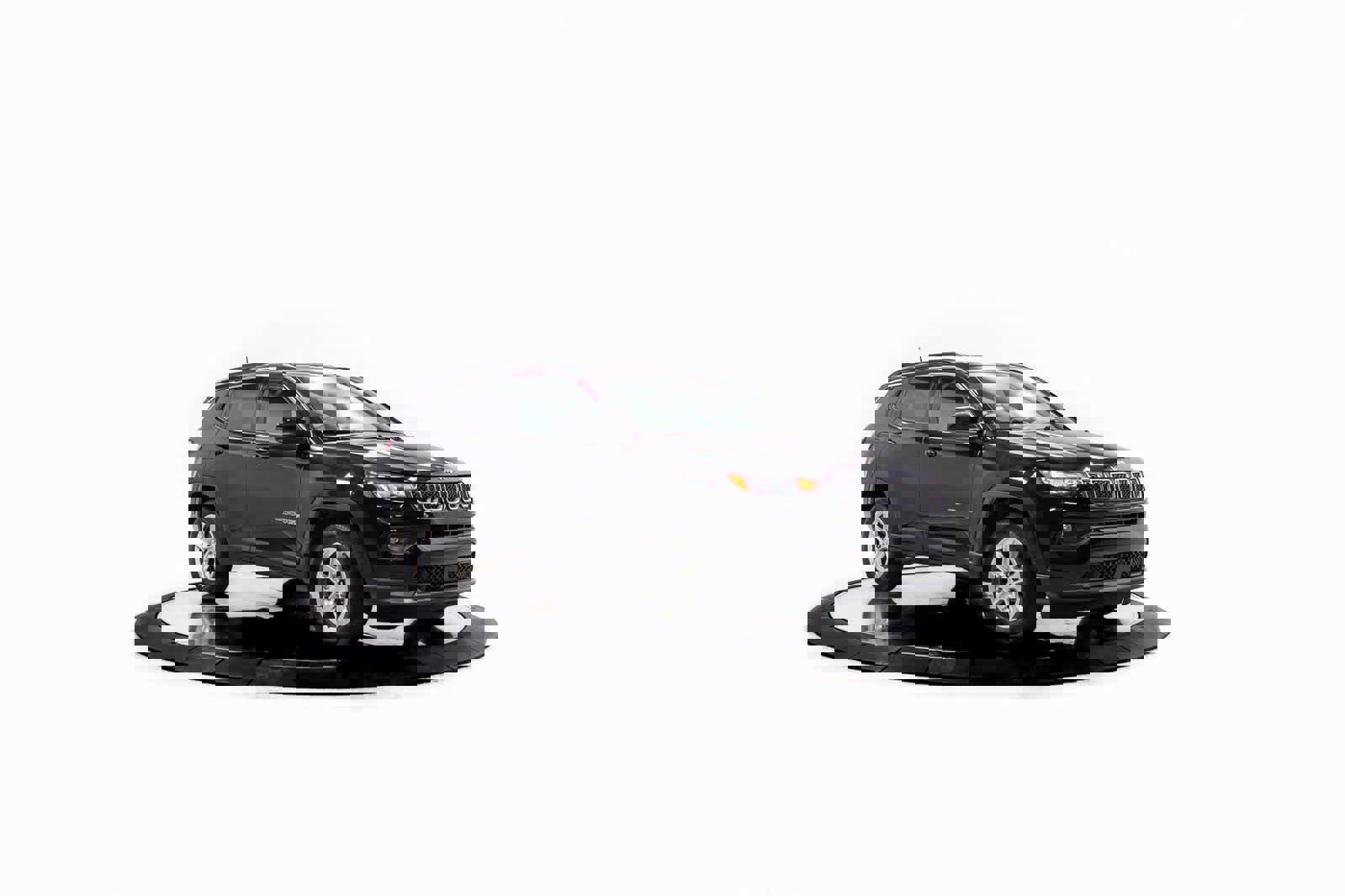 Used 2023 Jeep Compass Latitude image 9