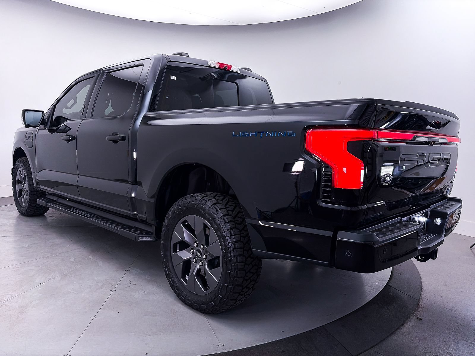 Used 2023 Ford F150 Lightning Lariat w/ Equipment Group 511A High AWD/4WD image 16