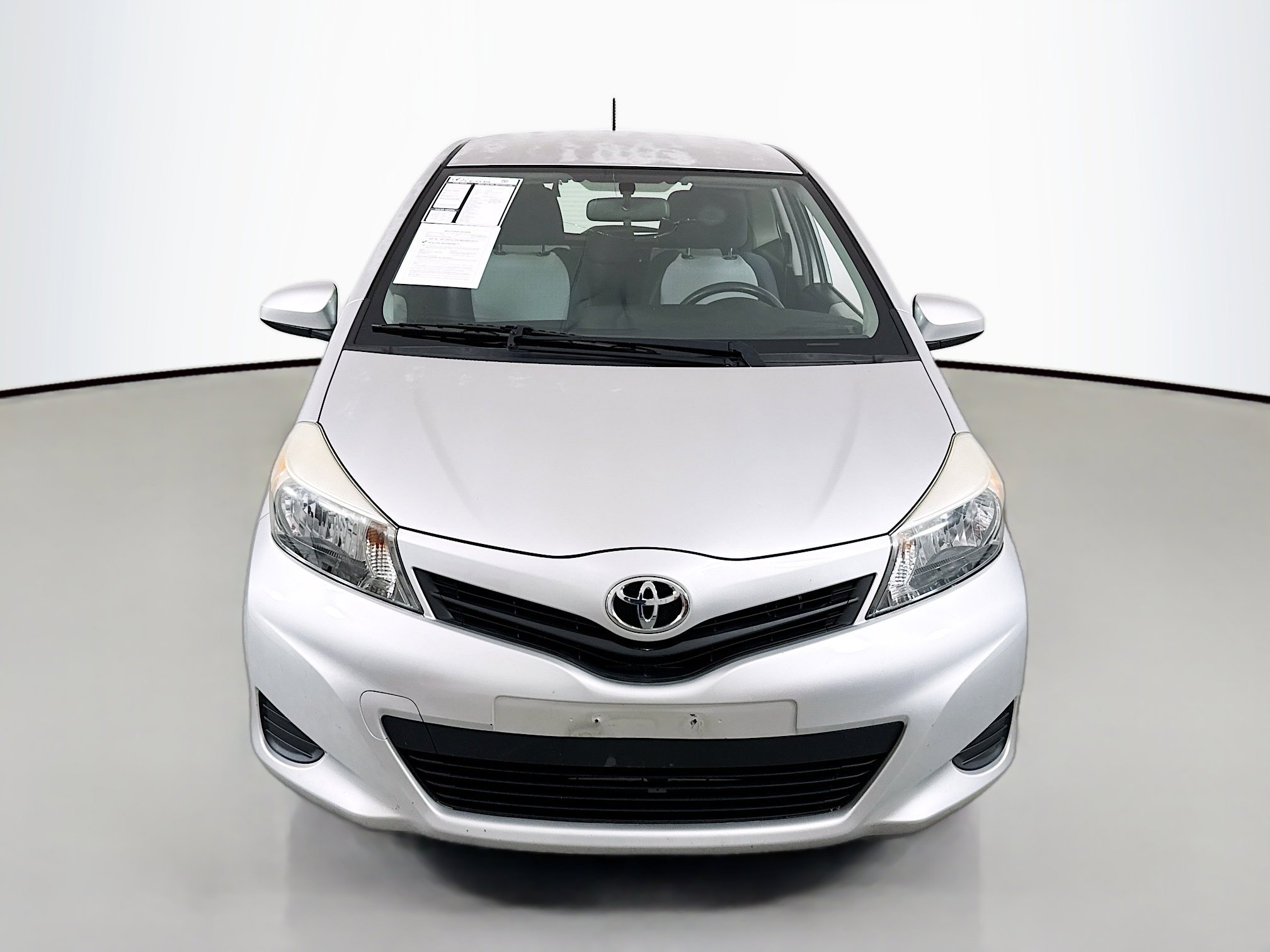 Used 2014 Toyota Yaris L image 2