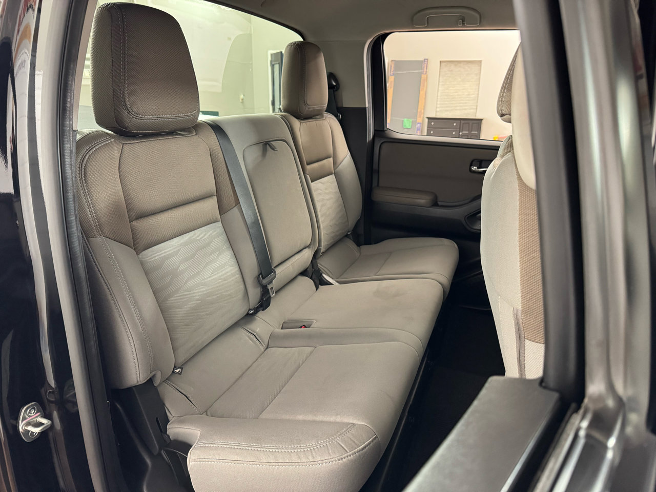 Used 2022 Nissan Frontier SV w/ Technology Package image 32