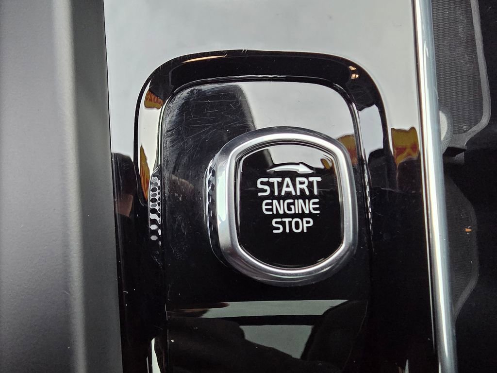 Used 2025 Volvo V60 B5 Cross Country Plus image 23