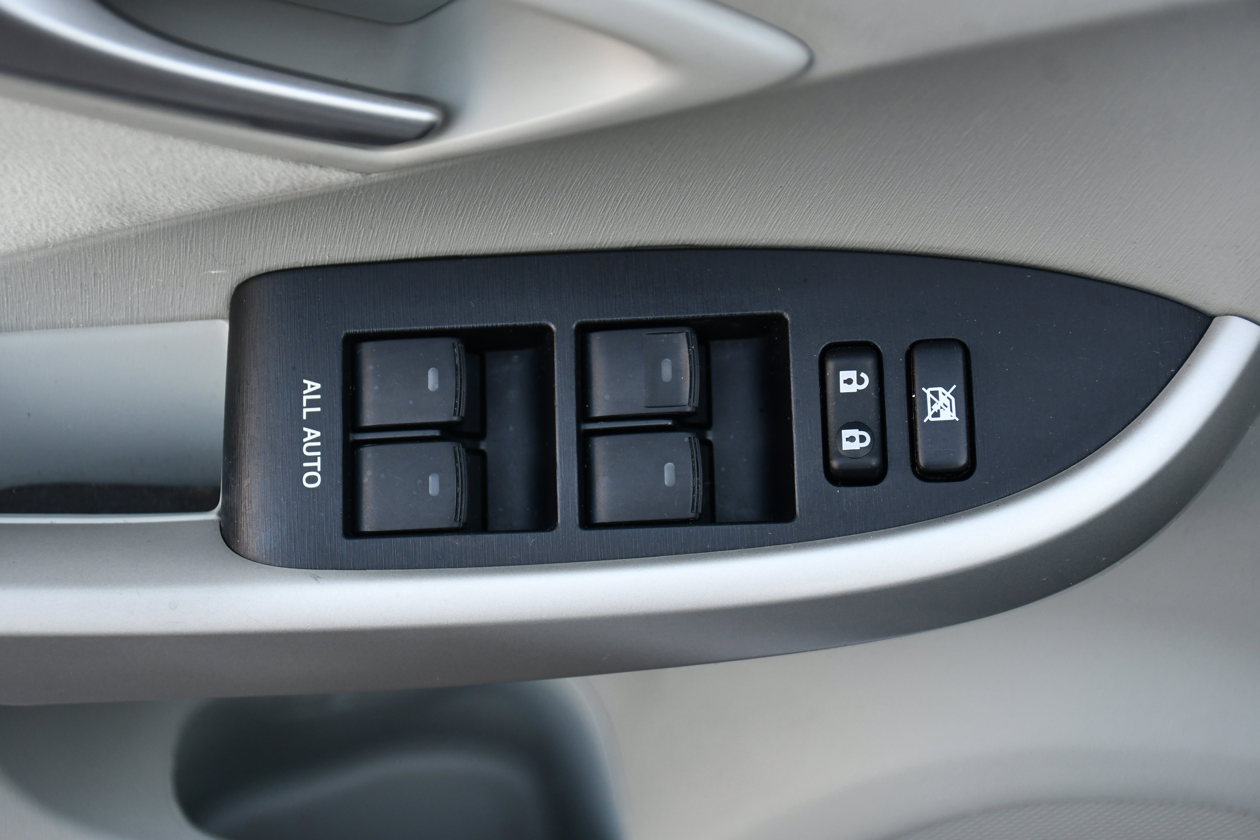 Used 2013 Toyota Prius Five image 11