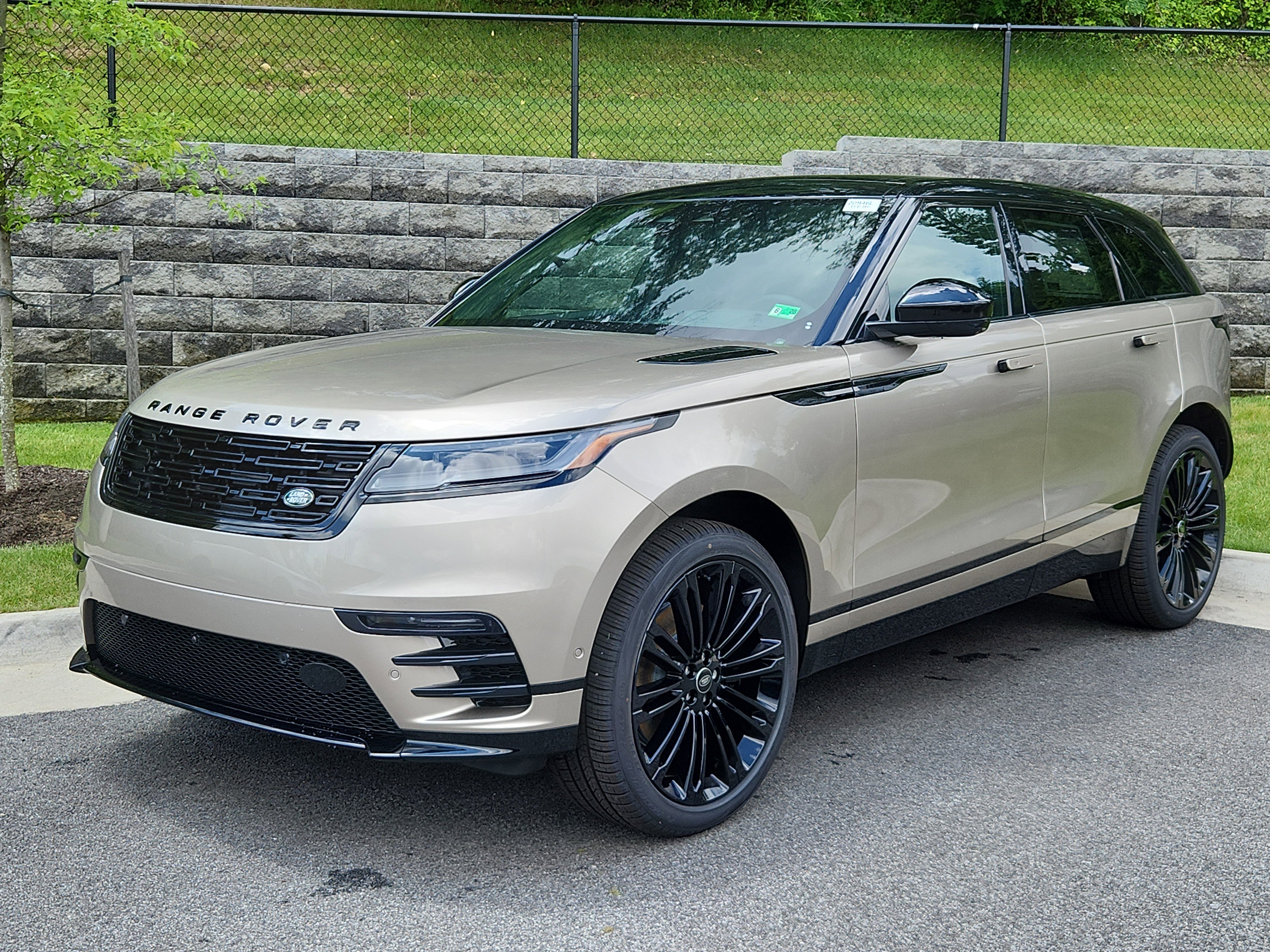 New 2026 Land Rover Range Rover Velar Dynamic SE