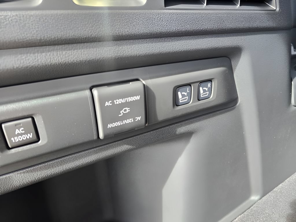 Certified 2025 MAZDA CX-70 Plug-In Hybrid w/ Premium Plus AWD/4WD image 30
