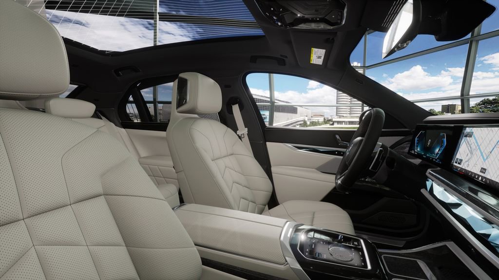 New 2026 BMW 750e xDrive image 9