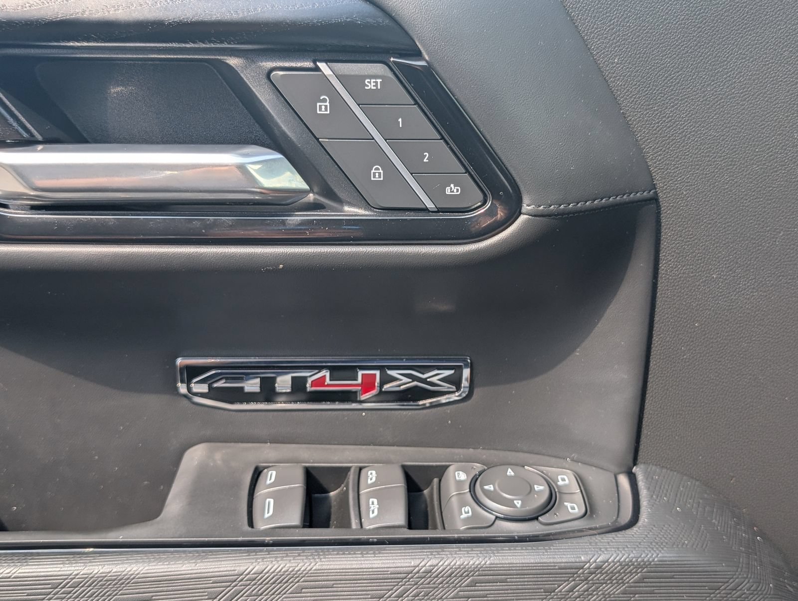 Used 2026 GMC Sierra 1500 AT4X w/ LPO, Black Badging Package AWD/4WD image 26