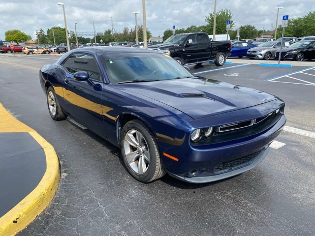 Used 2016 Dodge Challenger SXT image 2