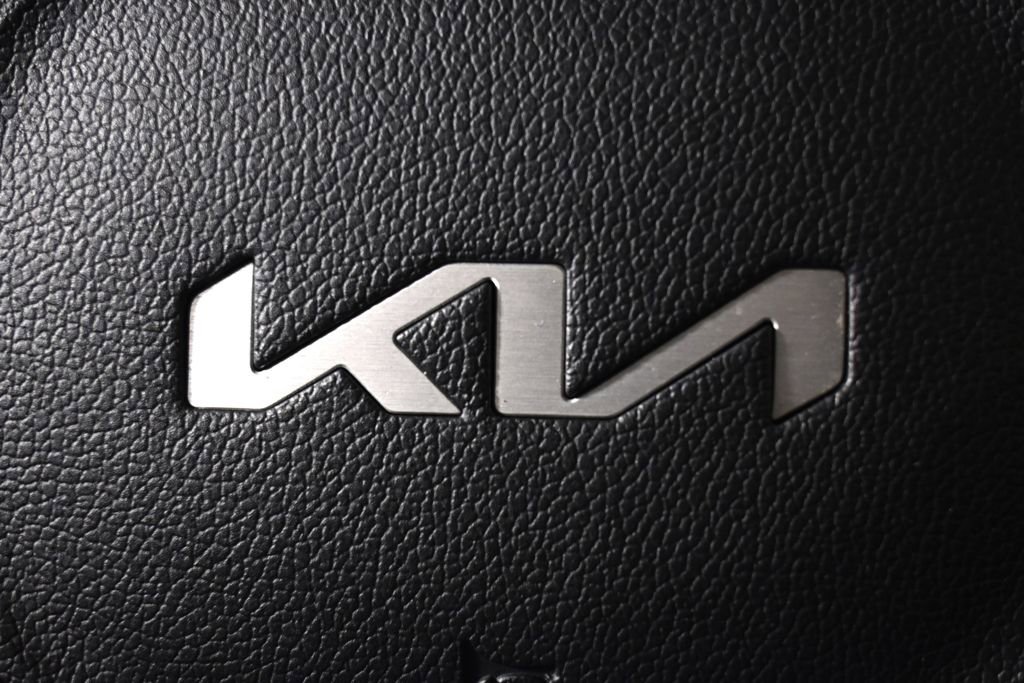 Used 2023 Kia Sorento S w/ Panoramic Sunroof Package AWD/4WD image 39