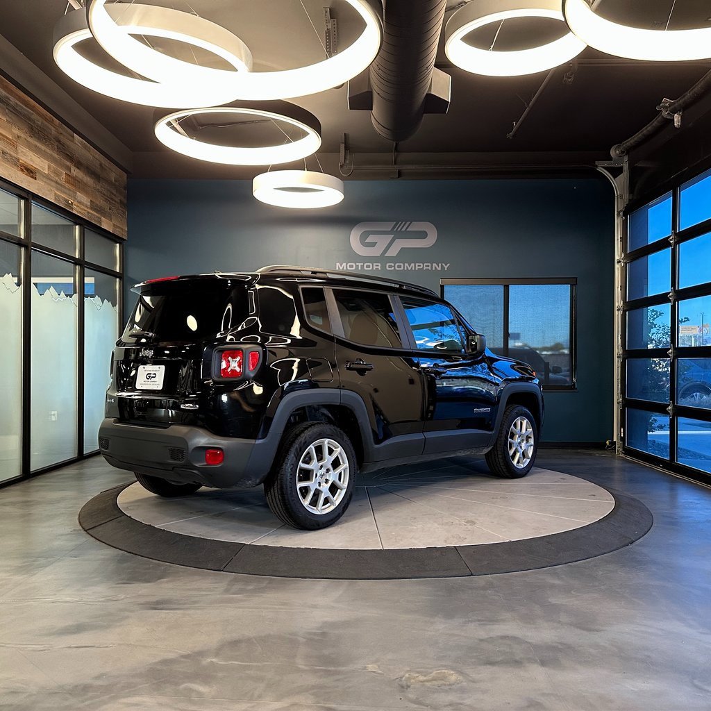 Used 2022 Jeep Renegade Latitude w/ Convenience Group image 3