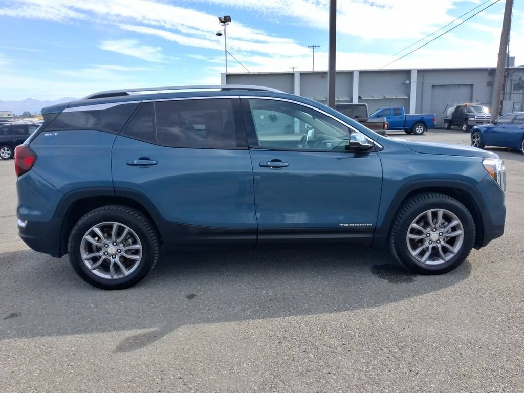 Used 2024 GMC Terrain SLT AWD/4WD image 9