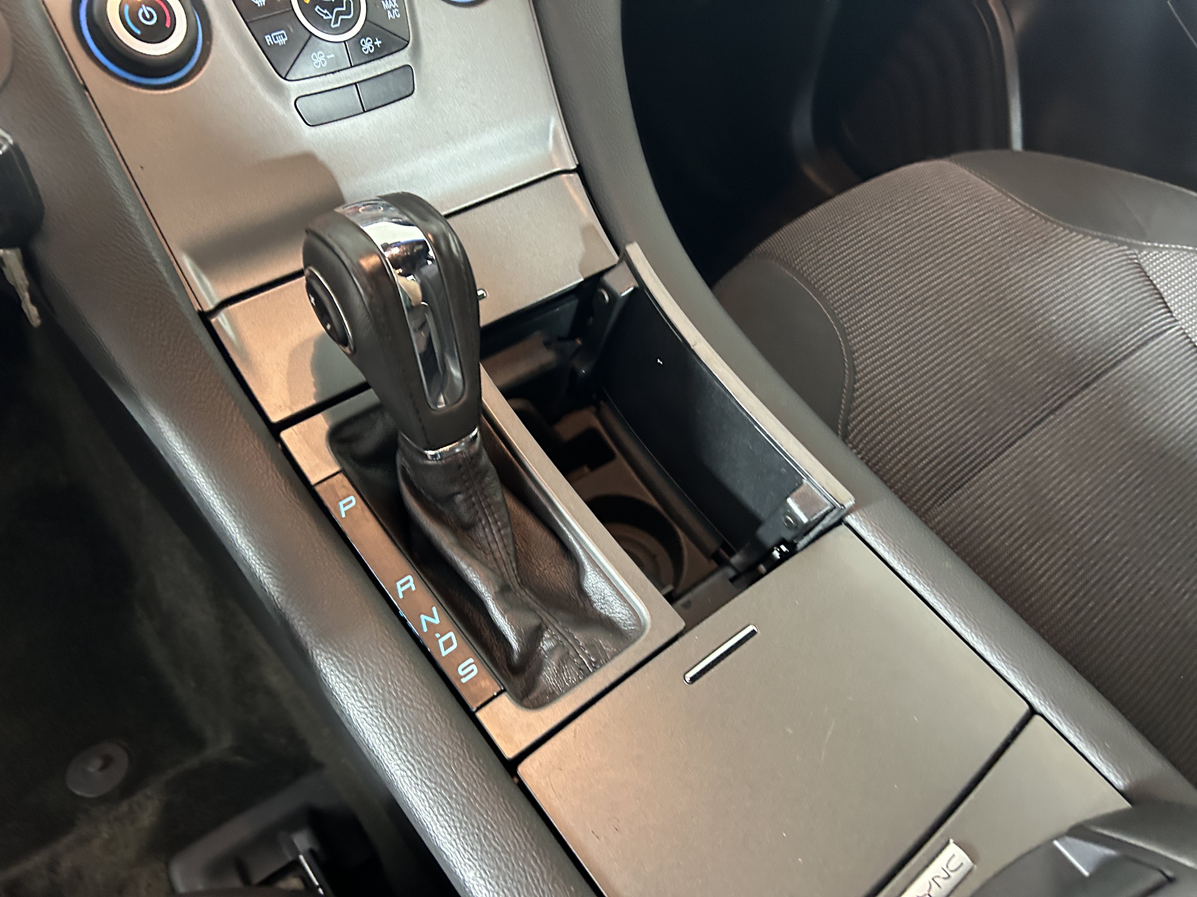 Used 2015 Ford Taurus SEL AWD/4WD image 17