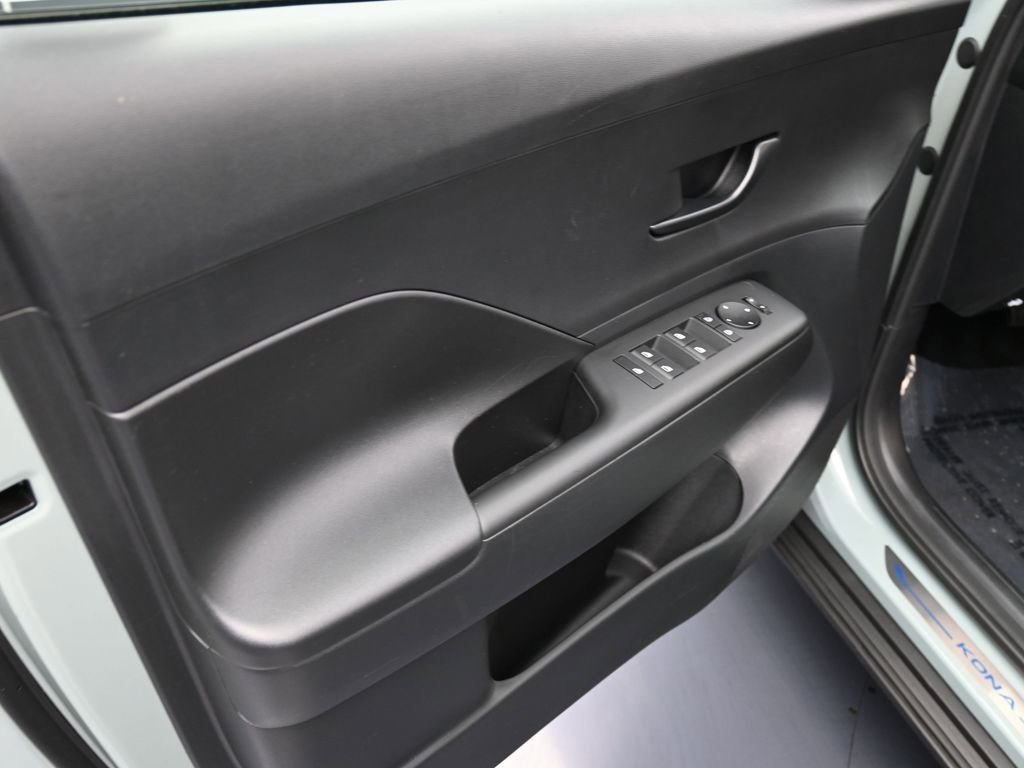 Used 2025 Hyundai Kona SEL image 13