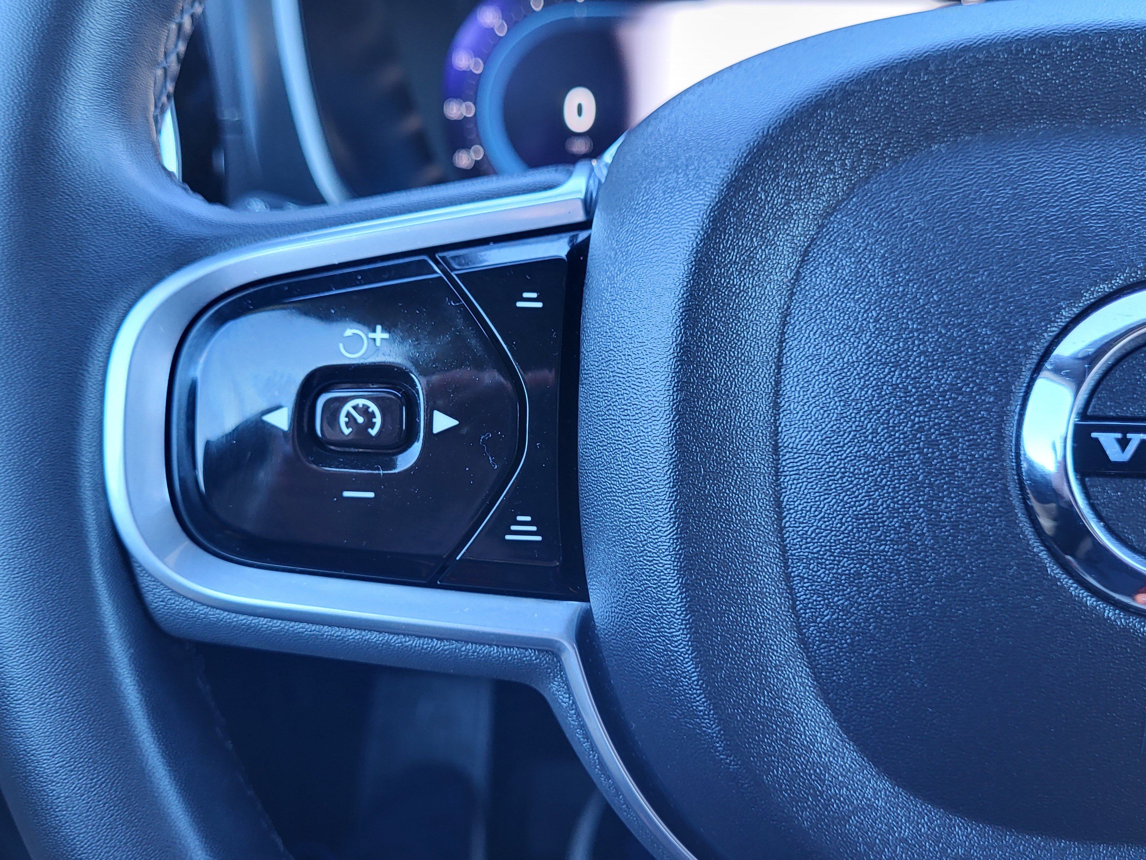 Certified 2023 Volvo XC60 B5 Ultimate w/ Protection Package Premier image 24