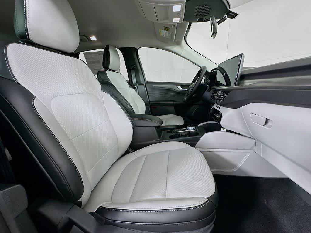 Used 2025 Ford Escape SE FWD image 14