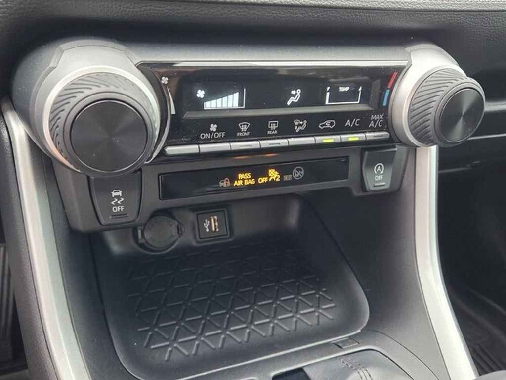 Used 2024 Toyota RAV4 LE FWD image 25