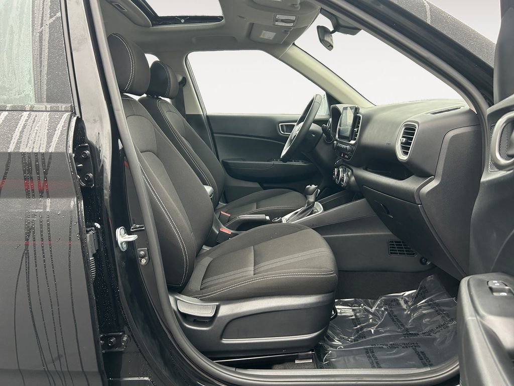 Certified 2025 Hyundai Venue SEL image 10