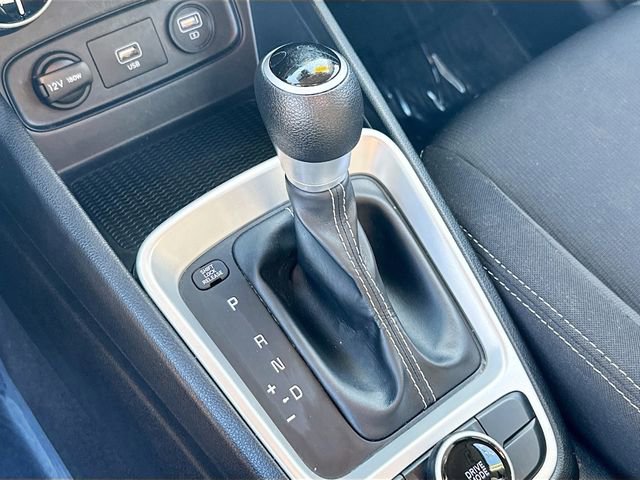 Used 2020 Hyundai Venue SEL image 16