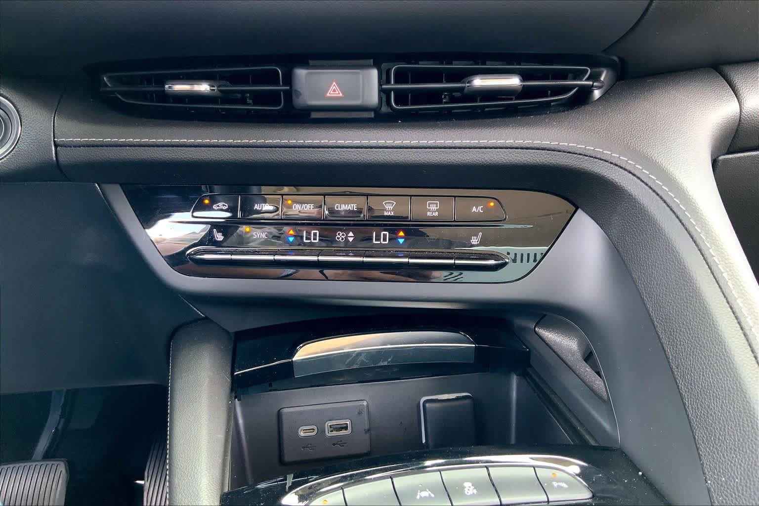 Used 2022 Buick Envision Preferred FWD image 32
