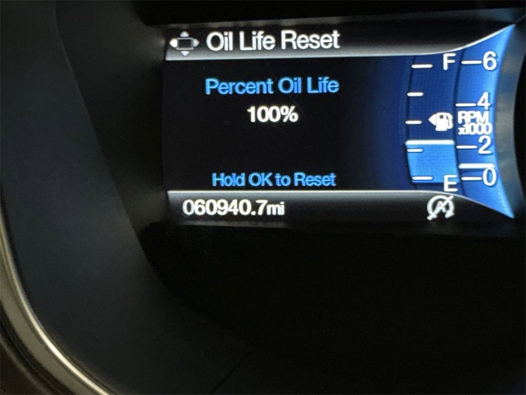 Used 2017 Ford Fusion SE w/ Fusion SE Technology Package image 12