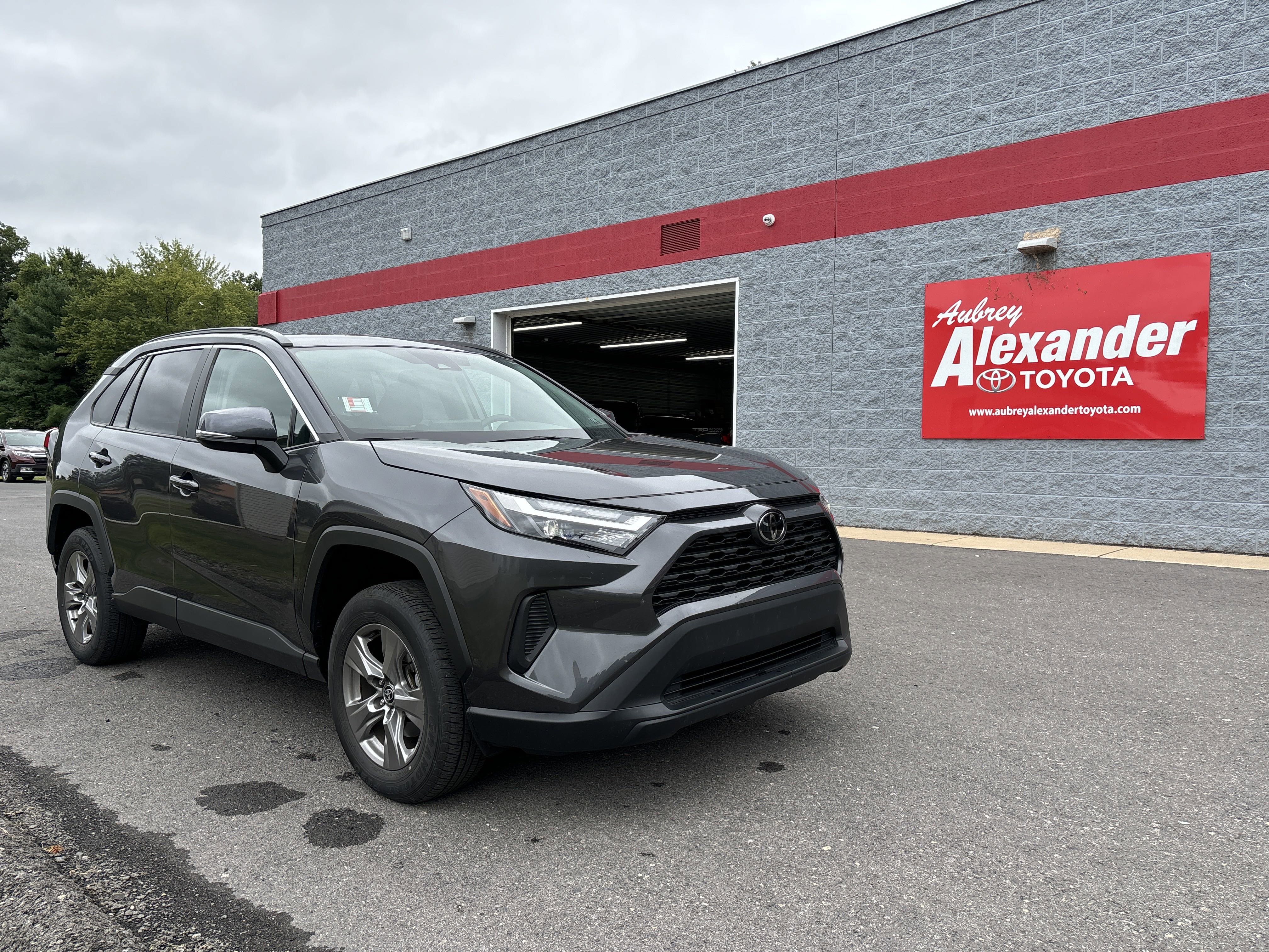 Used 2023 Toyota RAV4 XLE image 1