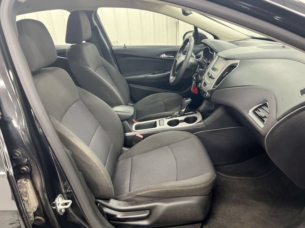 Used 2017 Chevrolet Cruze LS FWD image 21