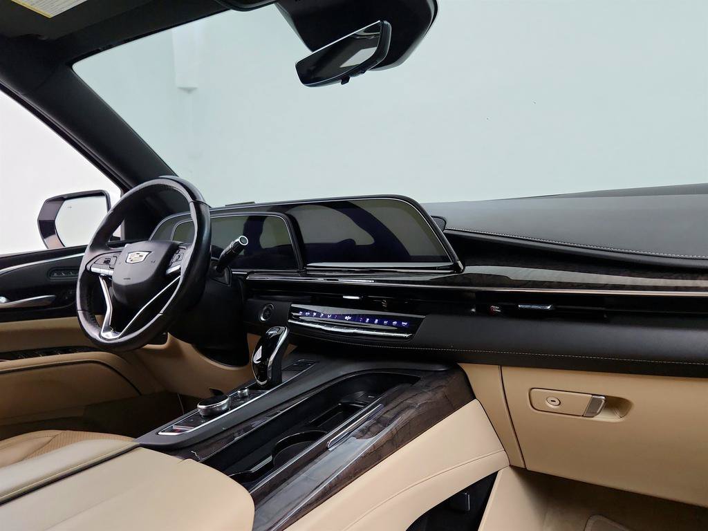 Used 2021 Cadillac Escalade Premium Luxury w/ LPO, Illumination Package AWD/4WD image 27