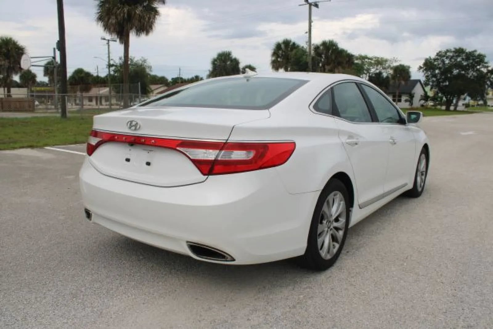 Used 2013 Hyundai Azera FWD image 24