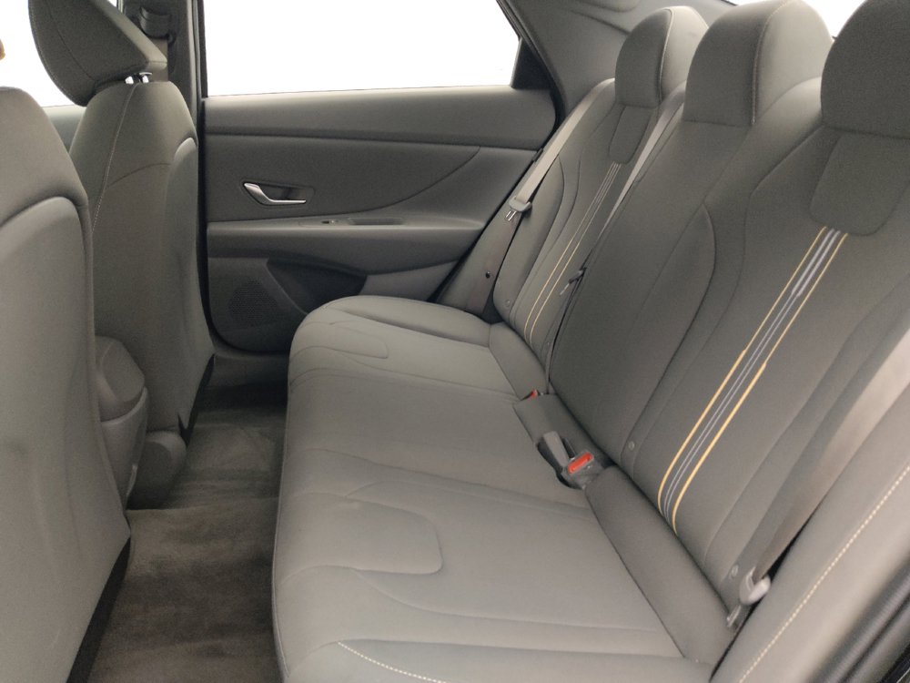 Used 2025 Hyundai Elantra Sport FWD image 18