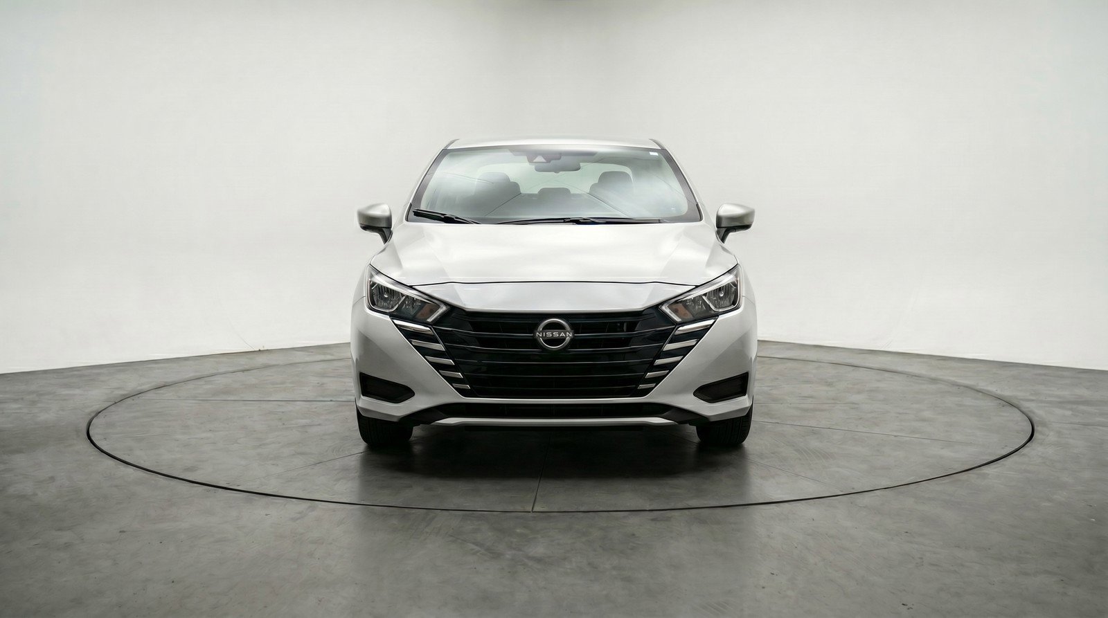 Used 2025 Nissan Versa SV image 2