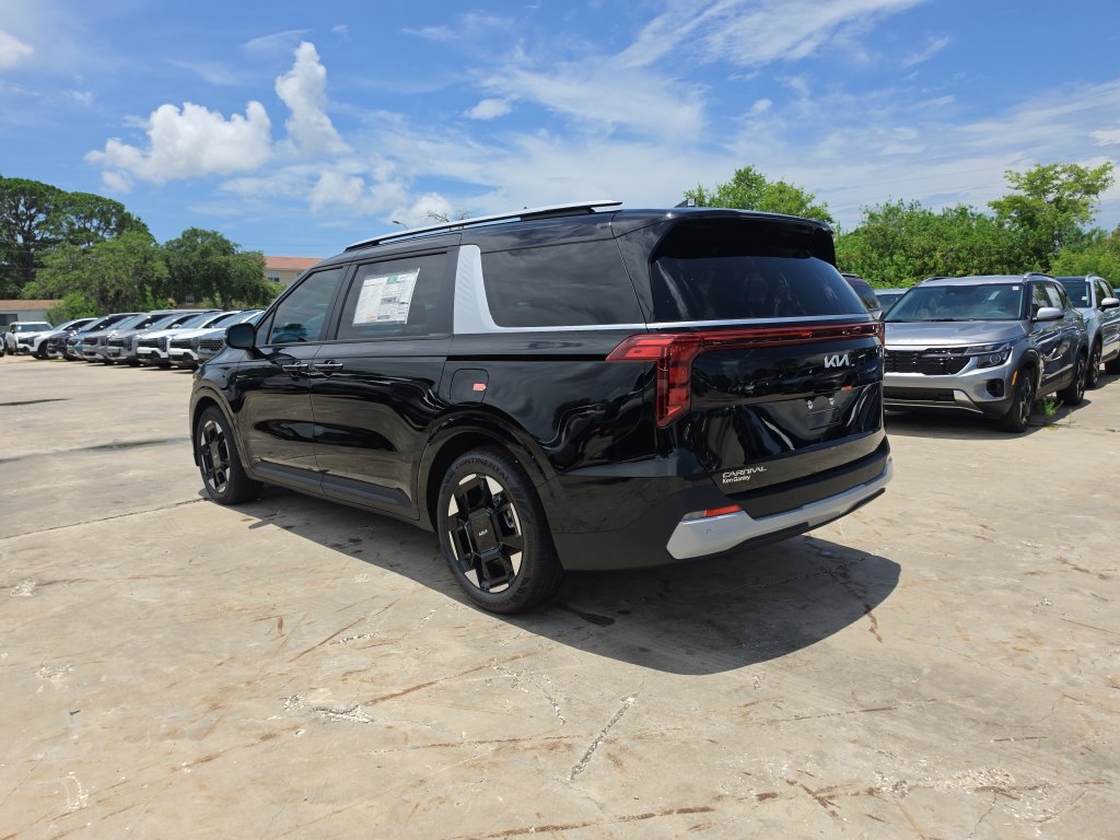 New 2026 Kia Carnival EX FWD image 6
