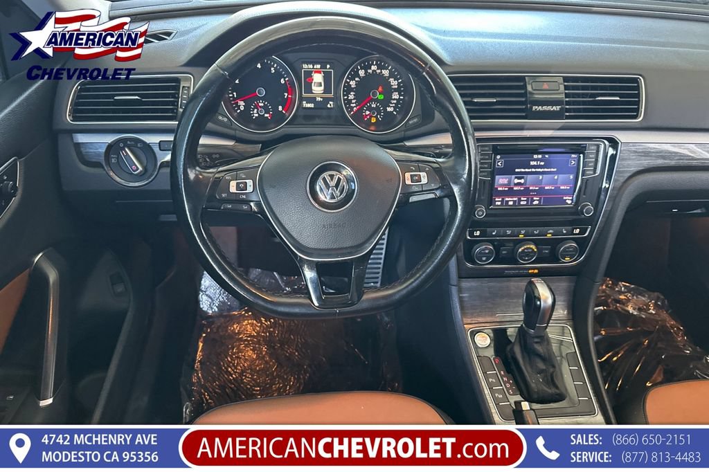 Used 2018 Volkswagen Passat 3.6 SEL Premium FWD image 18