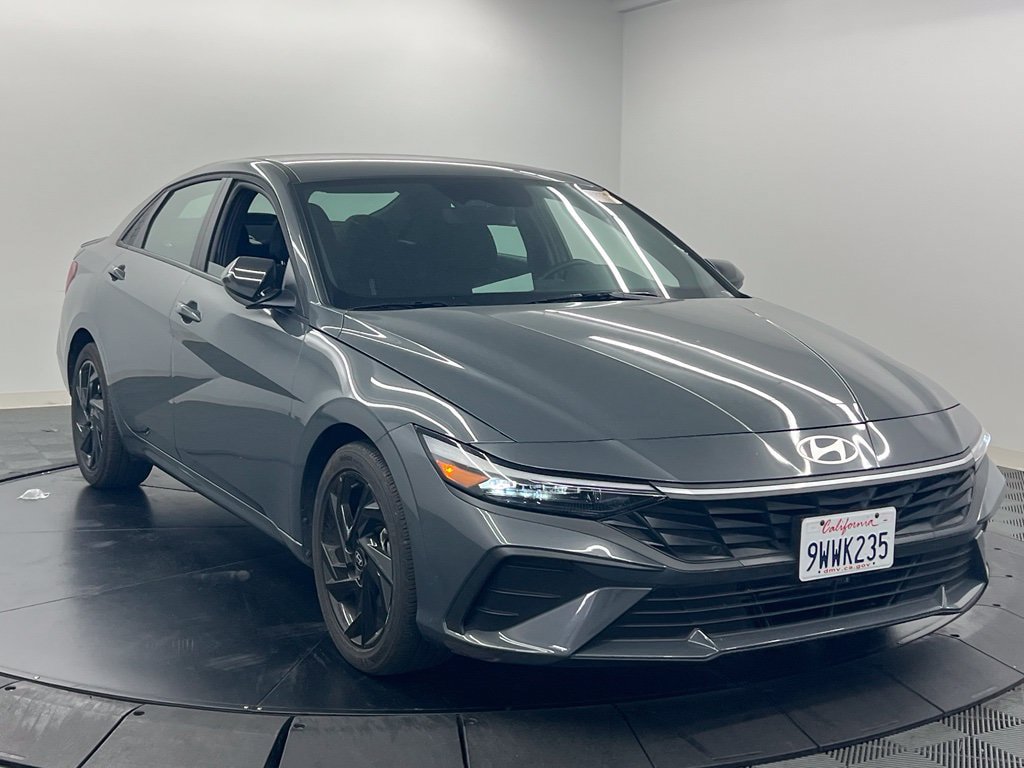 Used 2026 Hyundai Elantra Sport FWD image 3