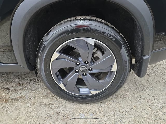 Used 2025 Nissan Rogue SV FWD image 17