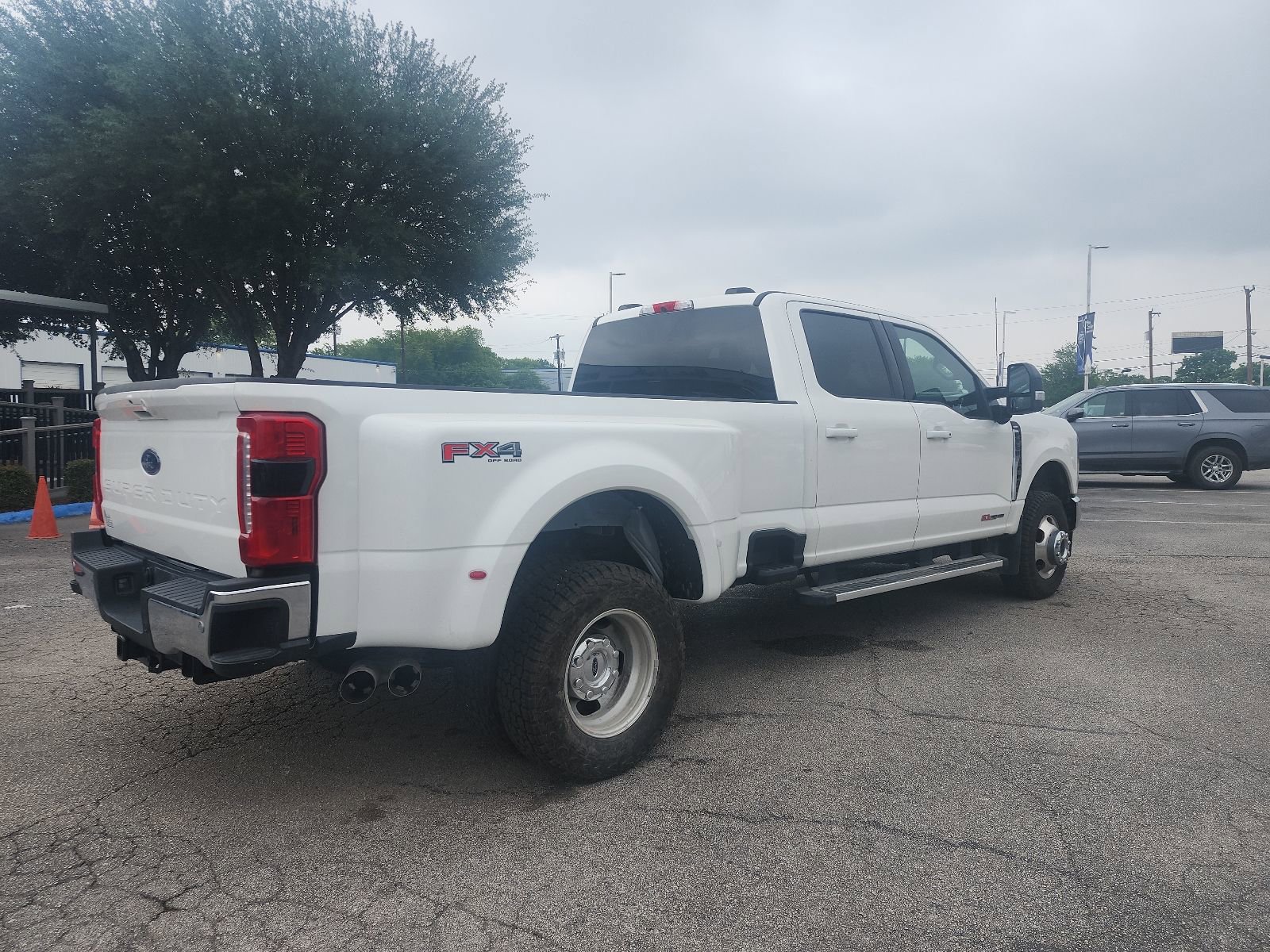 Used 2026 Ford F350 Lariat AWD/4WD image 3