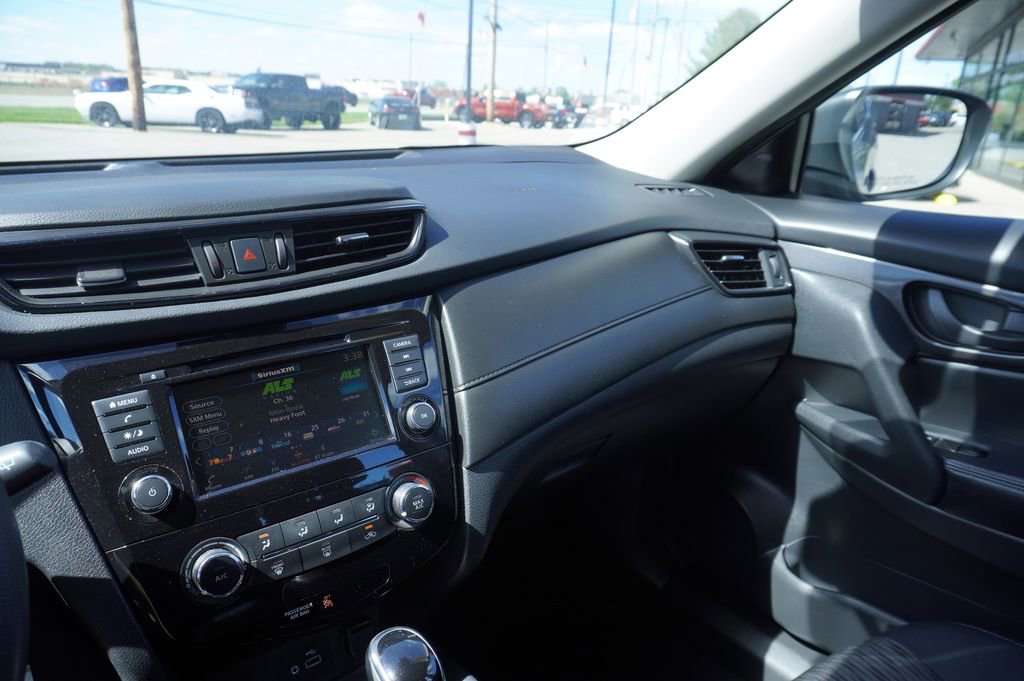 Used 2020 Nissan Rogue S AWD/4WD image 19