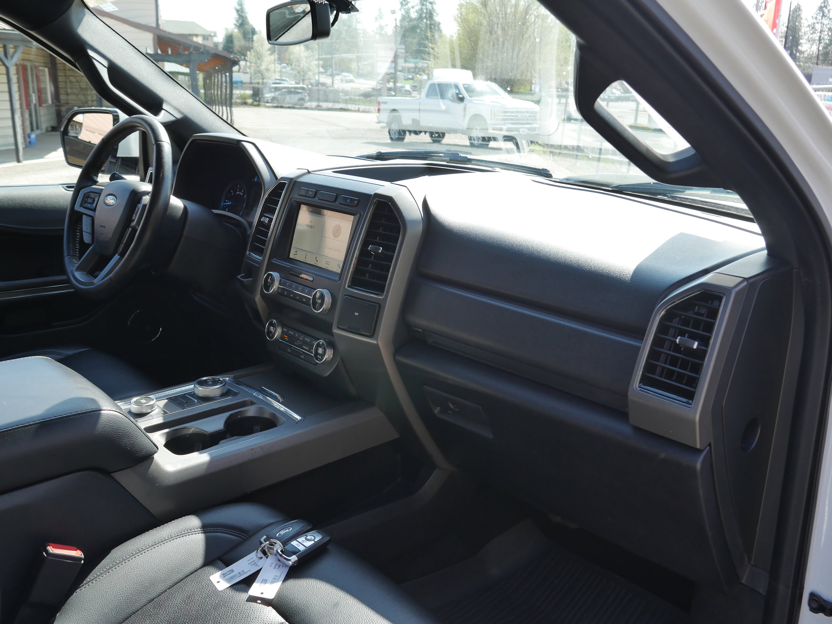 Used 2019 Ford Expedition XLT w/ Equipment Group 201A AWD/4WD image 25