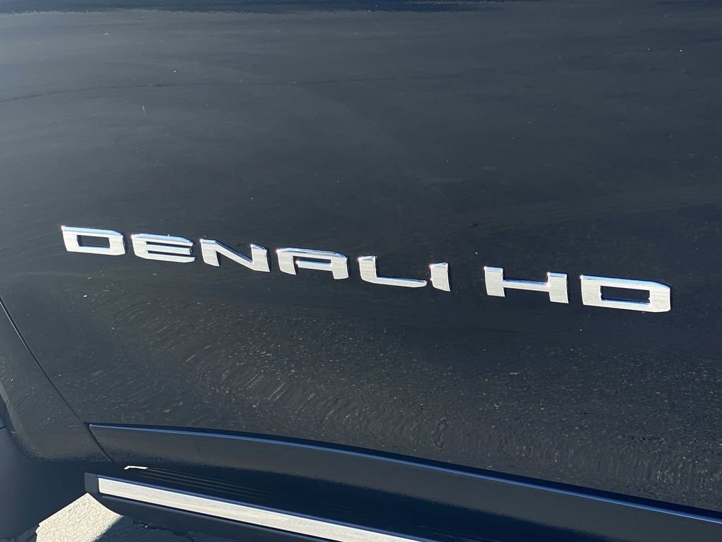 New 2026 GMC Sierra 2500 Denali Ultimate w/ LPO, Black Badging Package image 17