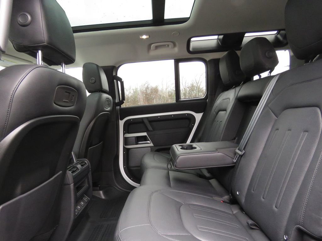 Used 2022 Land Rover Defender 110 SE image 19