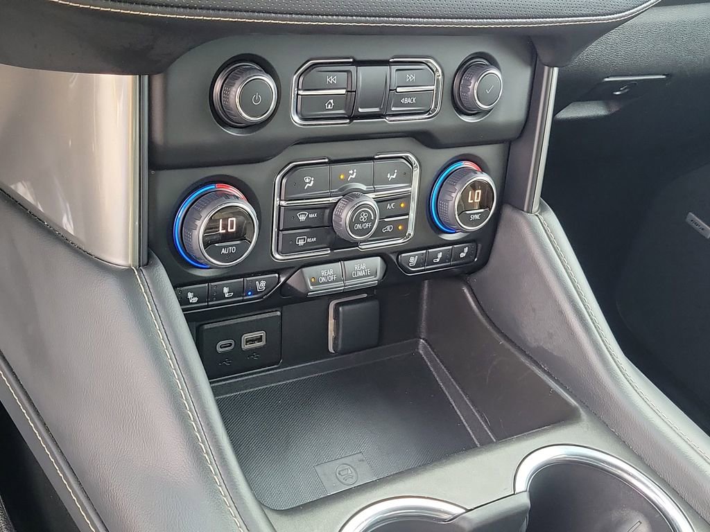 Used 2023 Chevrolet Suburban Premier image 32