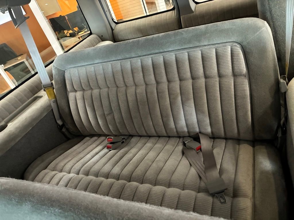 Used 1993 Chevrolet Suburban 4WD image 18