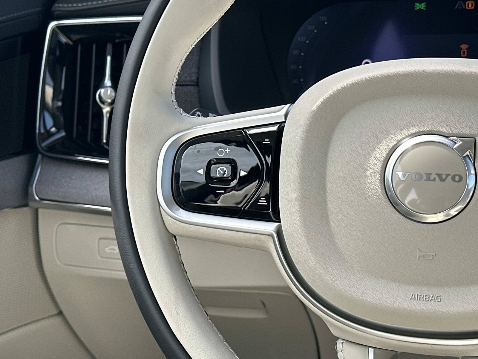 New 2026 Volvo XC90 T8 Ultra w/ Protection Package Premier AWD/4WD image 8