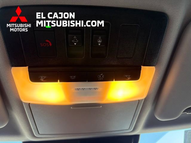 Used 2025 Mitsubishi Outlander SE image 26