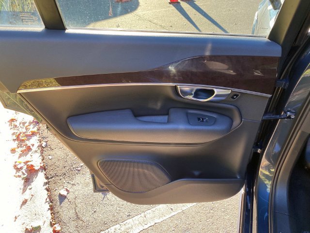 Used 2019 Volvo XC90 T6 Momentum w/ Protection Package Premier AWD/4WD image 10