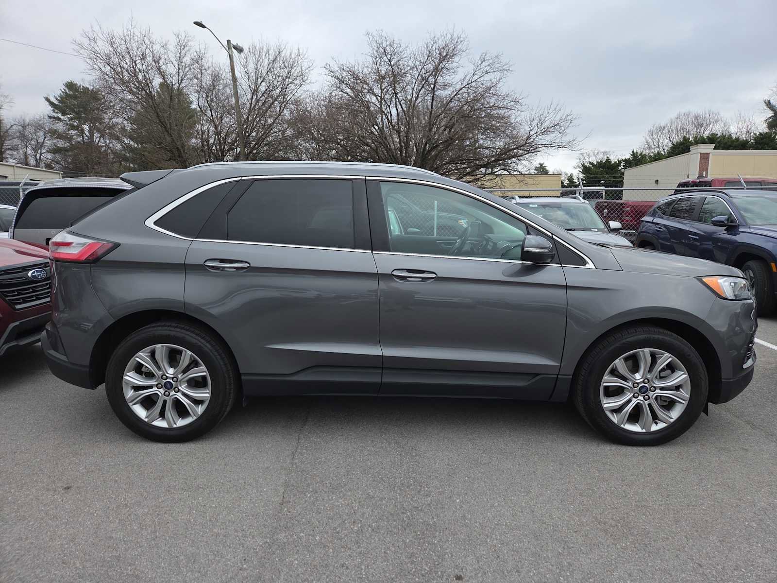 Used 2022 Ford Edge Titanium image 3