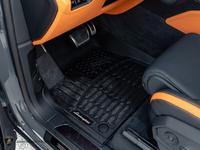 Used 2025 Lamborghini Urus SE image 30