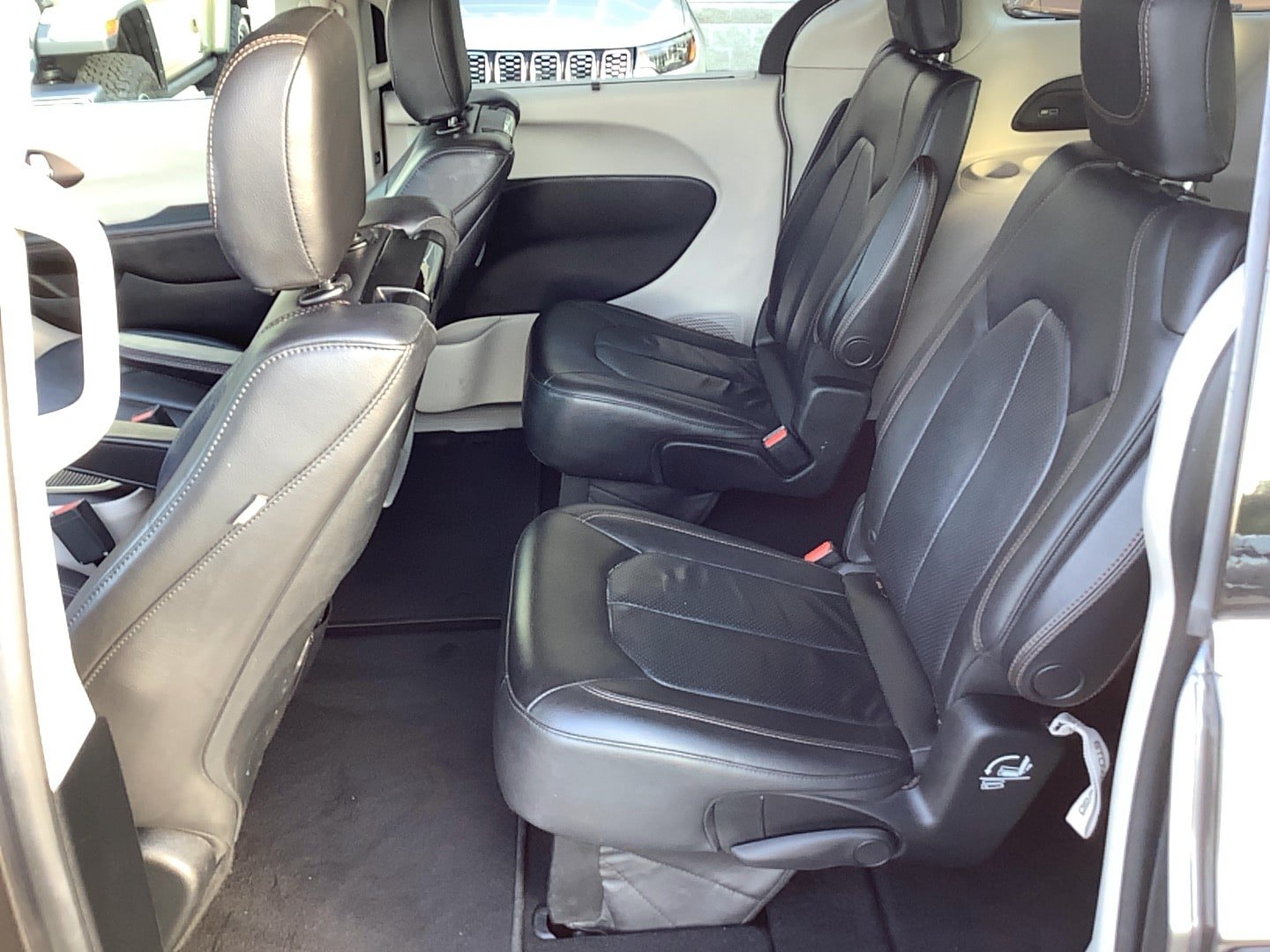 Used 2017 Chrysler Pacifica Touring-L Plus FWD image 11