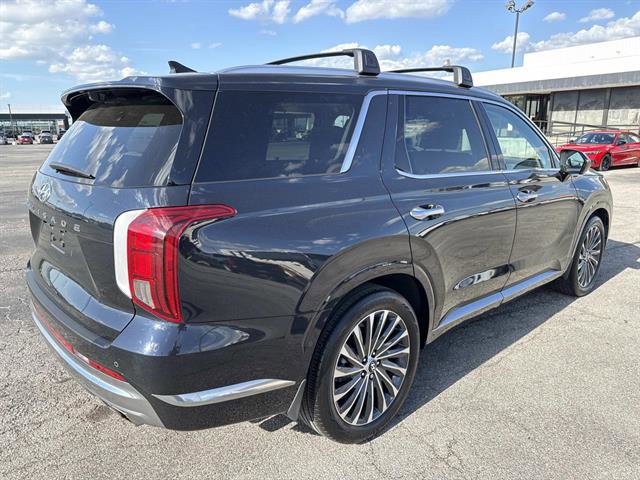 Used 2023 Hyundai Palisade Calligraphy image 4