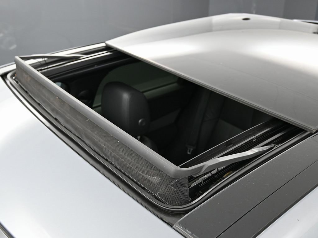 Used 2025 Land Rover Range Rover Velar S image 9