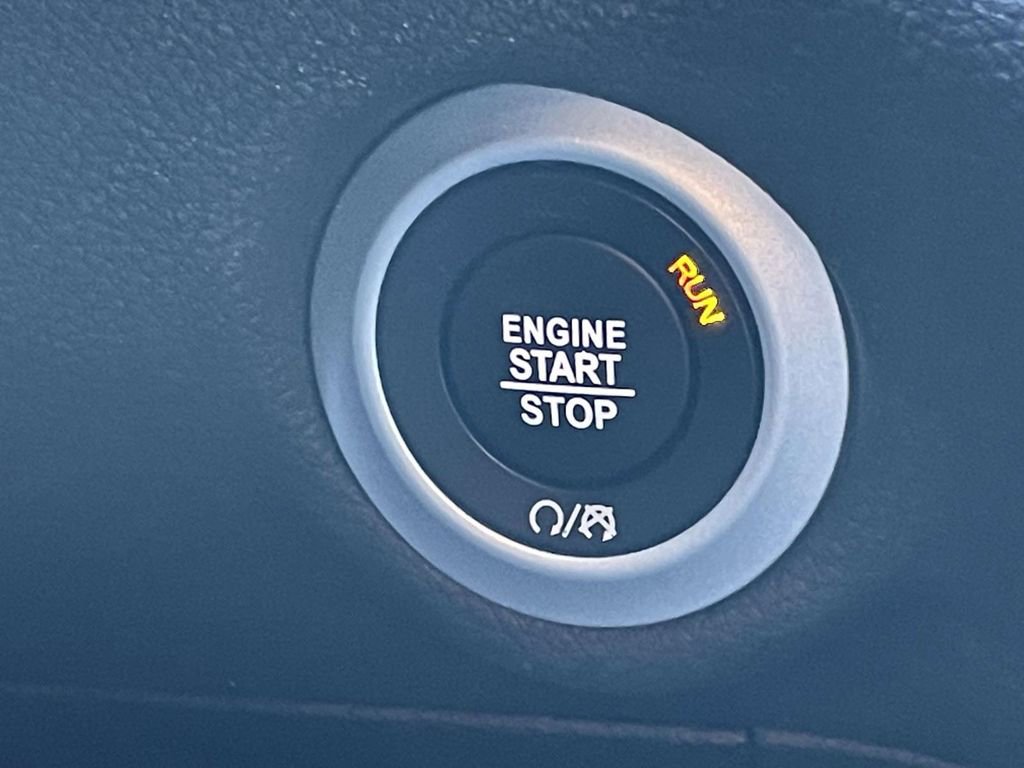 Used 2021 Chrysler Pacifica Touring-L w/ Uconnect Theater Family Group image 38