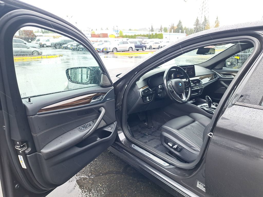 Used 2021 BMW 540i w/ Executive Package image 10